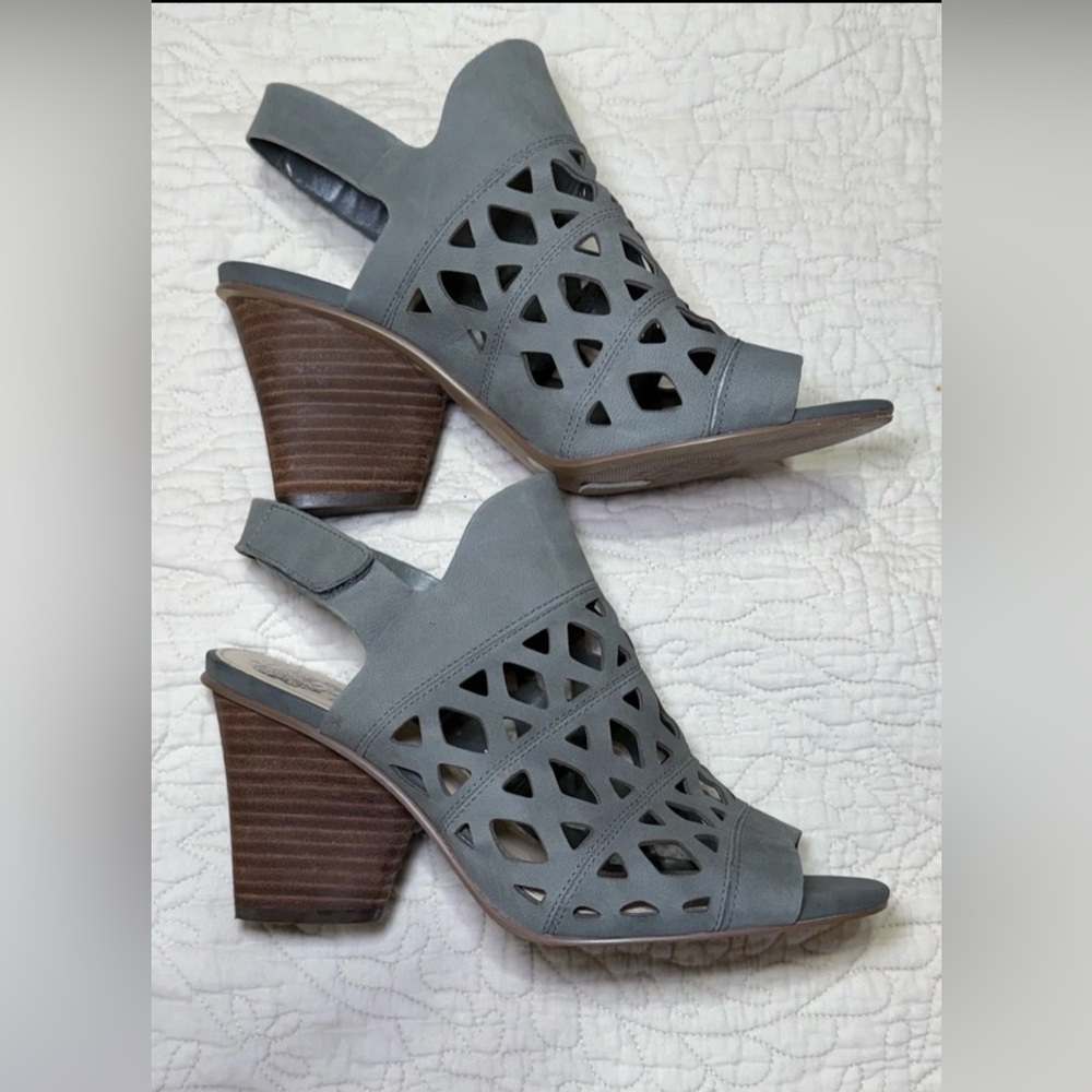 Vince Camuto Womens Size 9W Gray Deverly Cutout Nubuck Heeled Sandals Leather - Picture 3 of 10